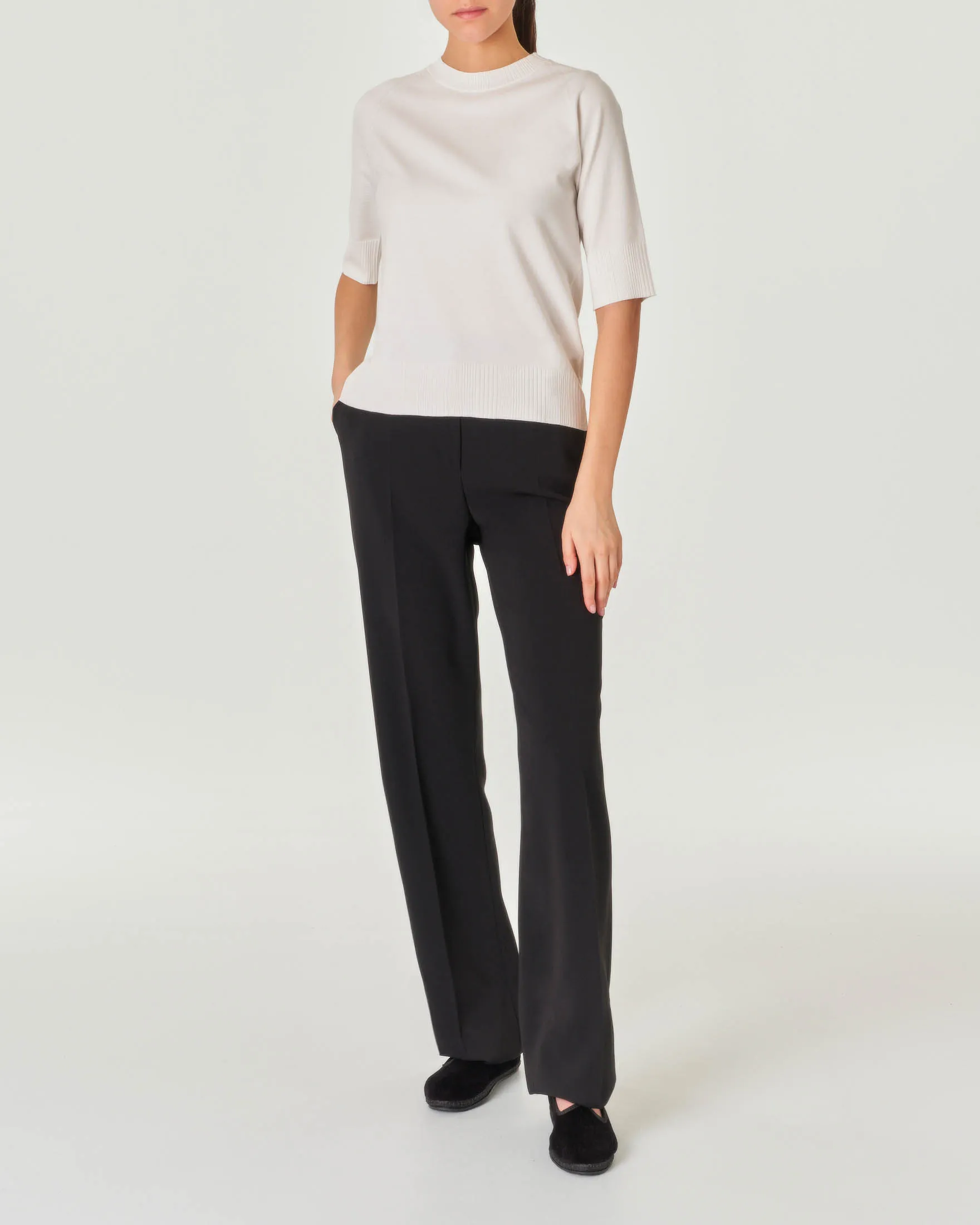 Maglia bianca in misto viscosa rasata con maniche raglan corte