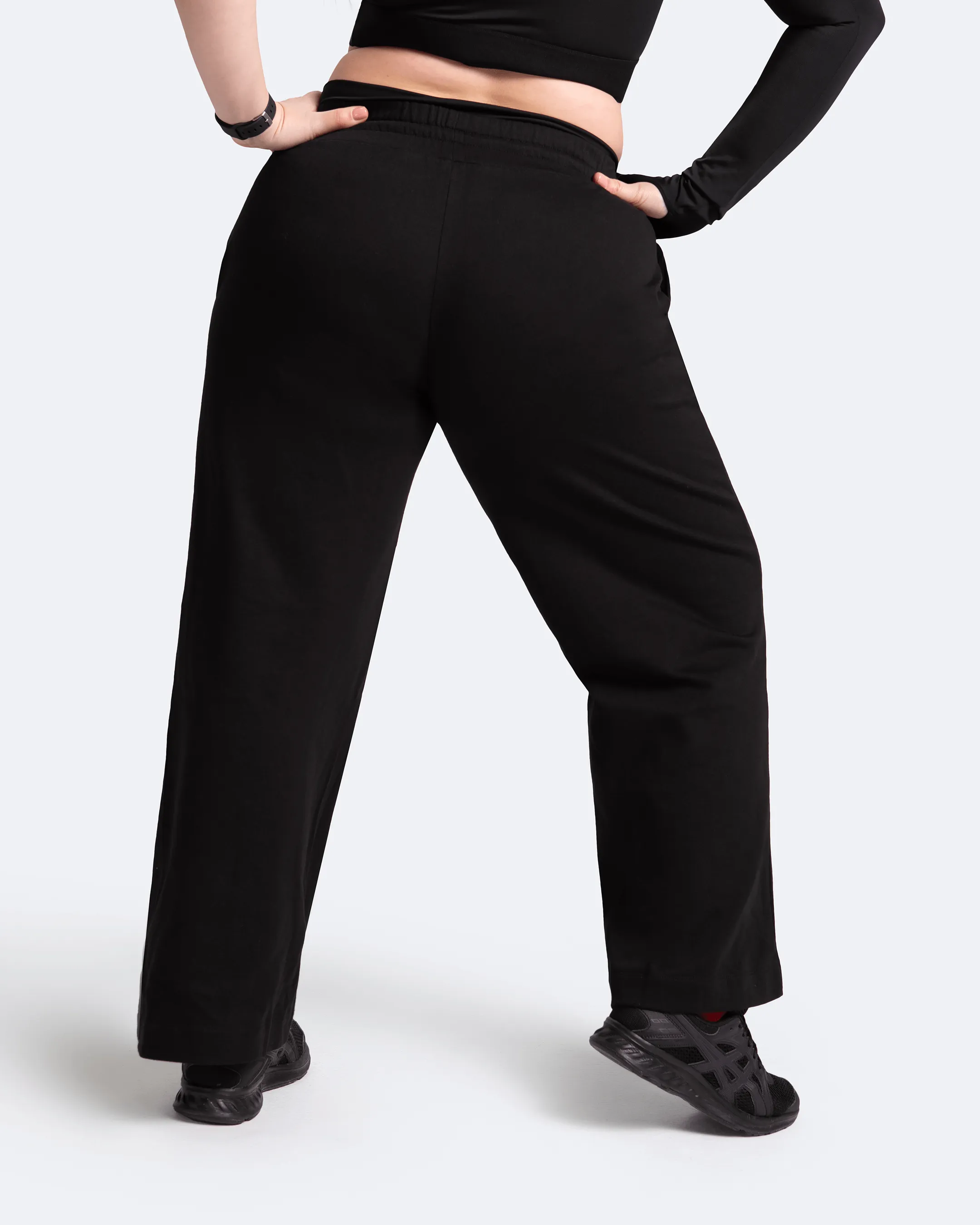 Pantaloni a gamba larga per contenere l’addome  