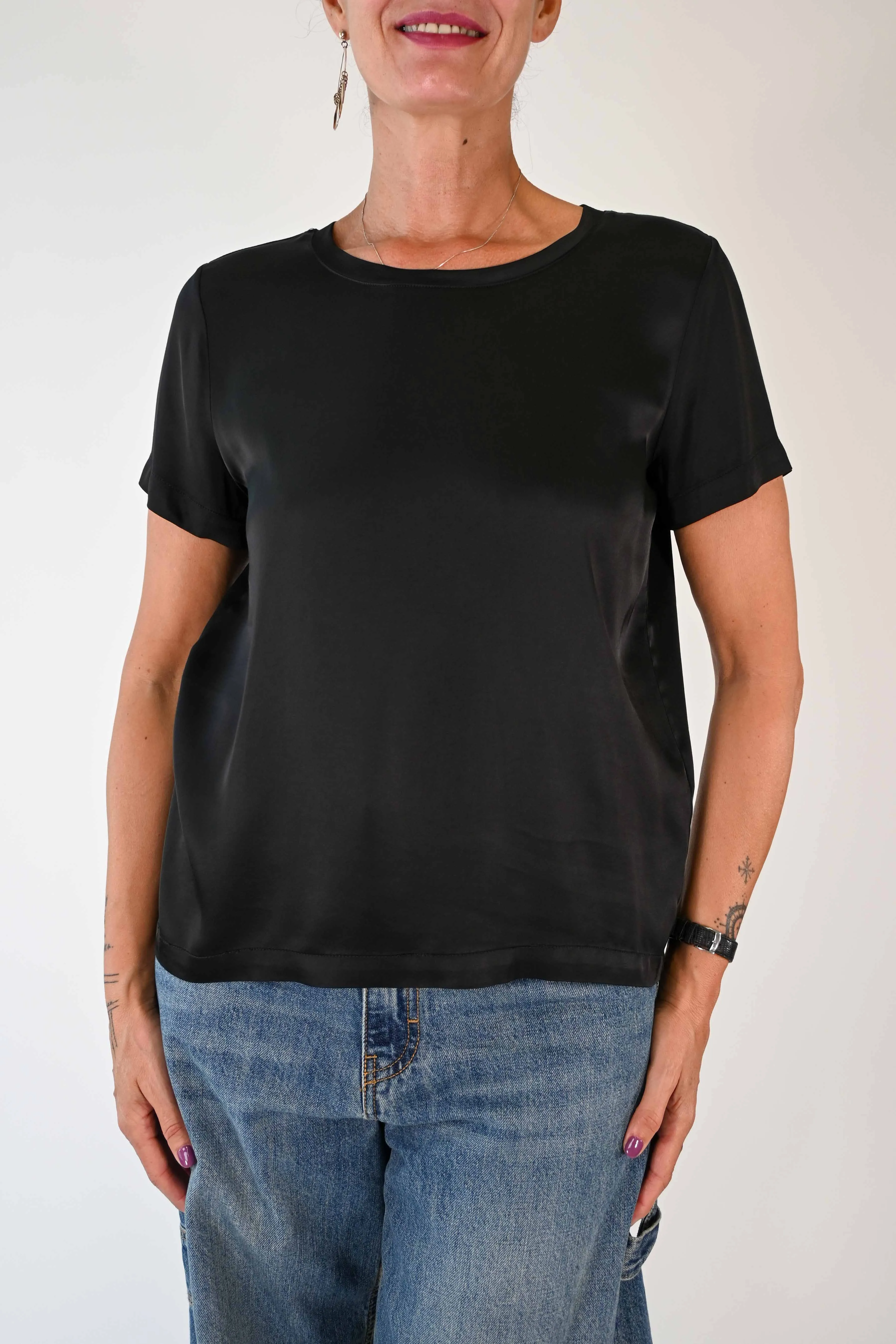 T-SHIRT GIROCOLLO MEZZA MANICA IN VISCOSA NERO